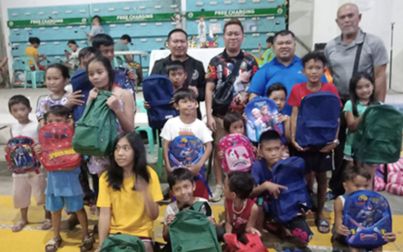 School supplies sa mga biktima sa sunog gipang apod-apod