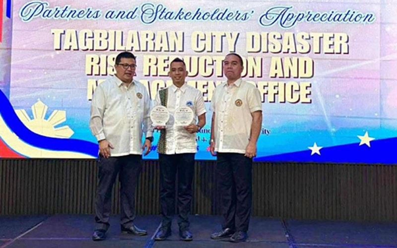 Tagbilaran bags 2 awards for Disaster Resilience efforts