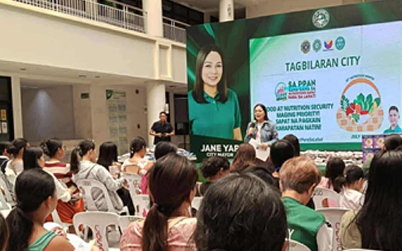 City mayor leads nutrition support distribution