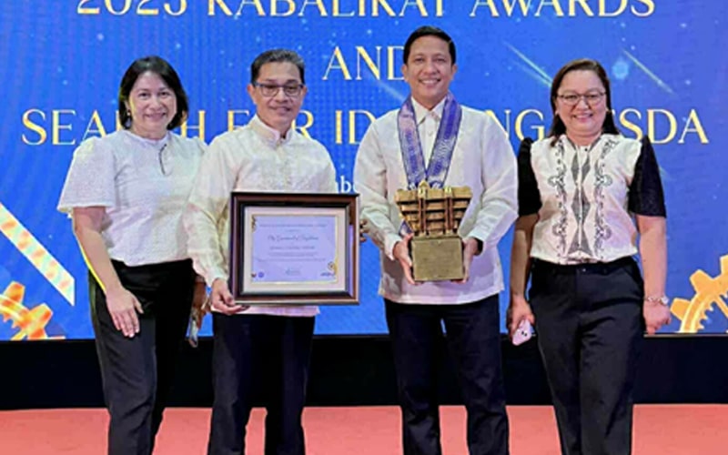 Tagbilaran wins 2025 TESDA National Kabalikat Award for TVET Excellence
